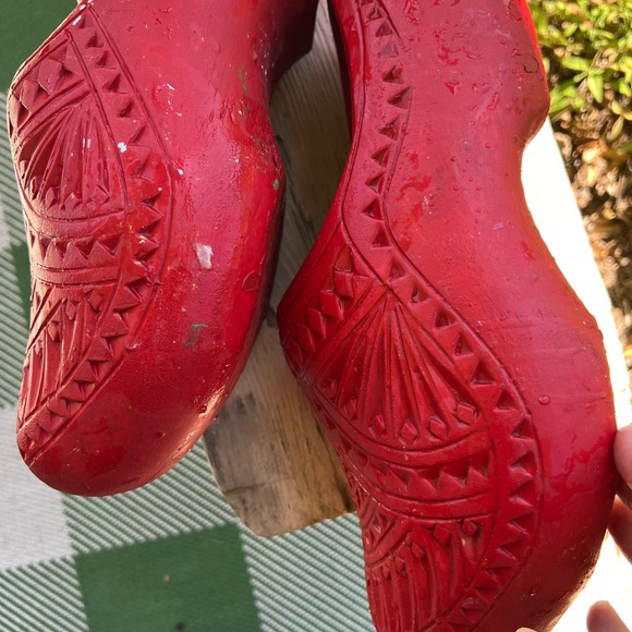 Red Dutch wooden shoe Very large,mostly decorative unless you have a large foot - Picture 10 of 14